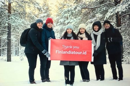 Peserta Finlandiatour.id sedang menikmati perjalanan dalam Tur 12D/11N Finlandia