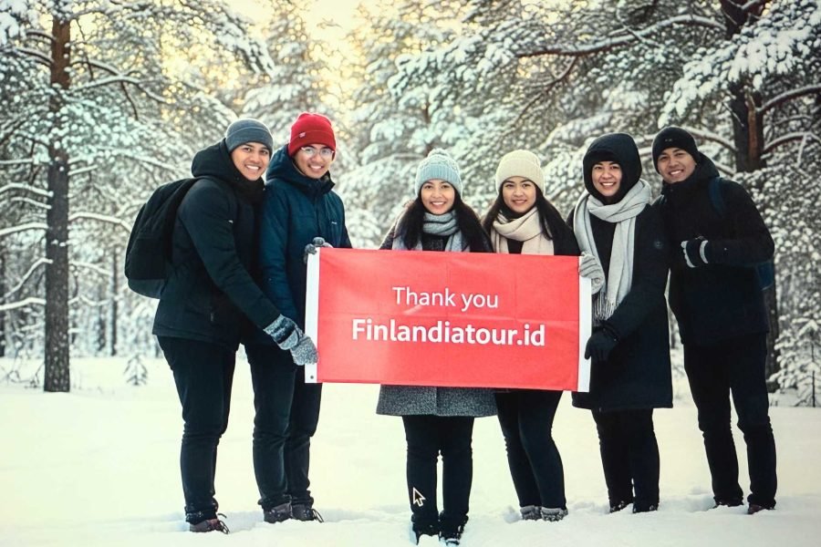 Peserta Finlandiatour.id sedang menikmati perjalanan dalam Tur 12D/11N Finlandia